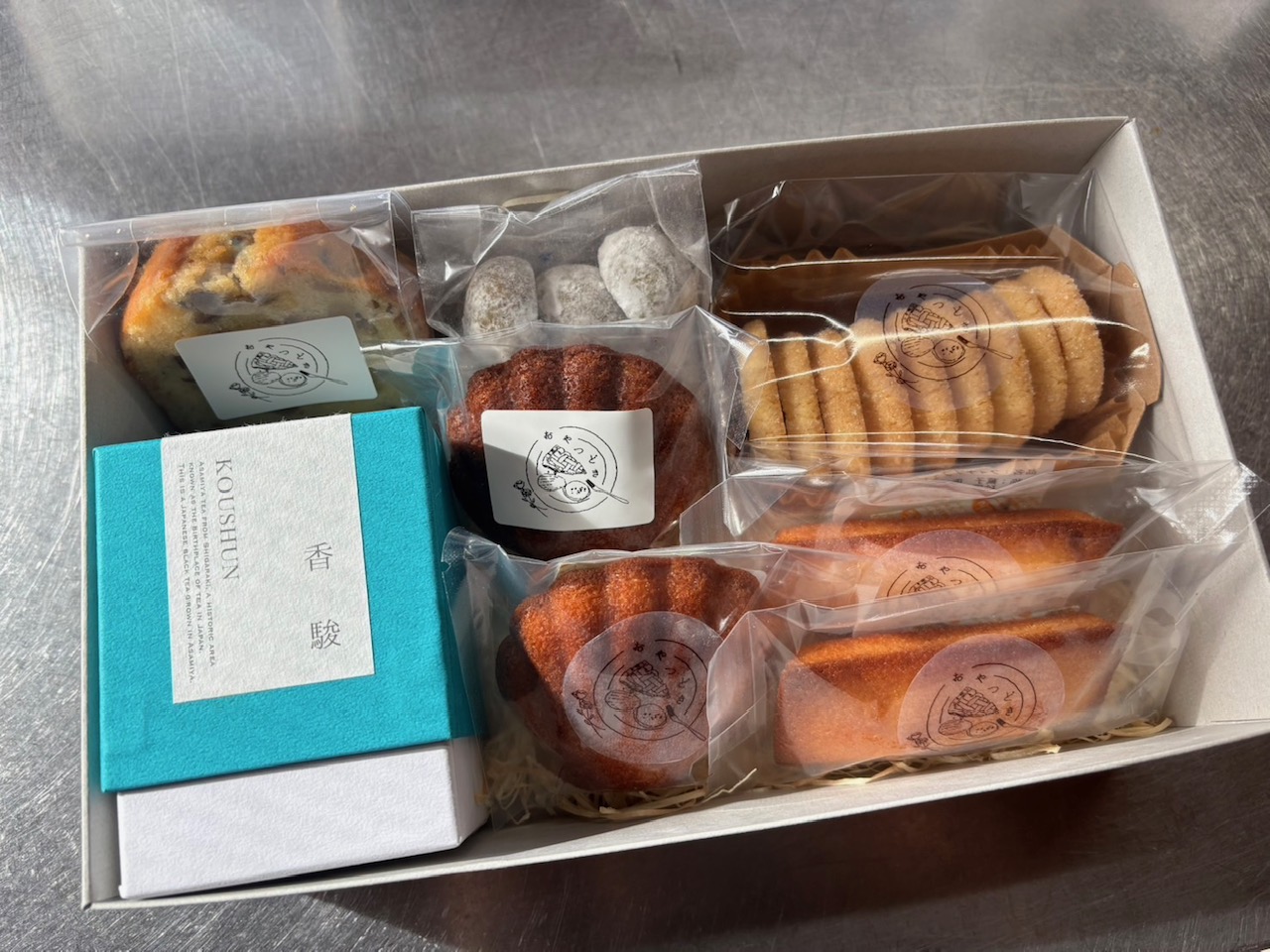 和紅茶と焼菓子のセット【香駿】