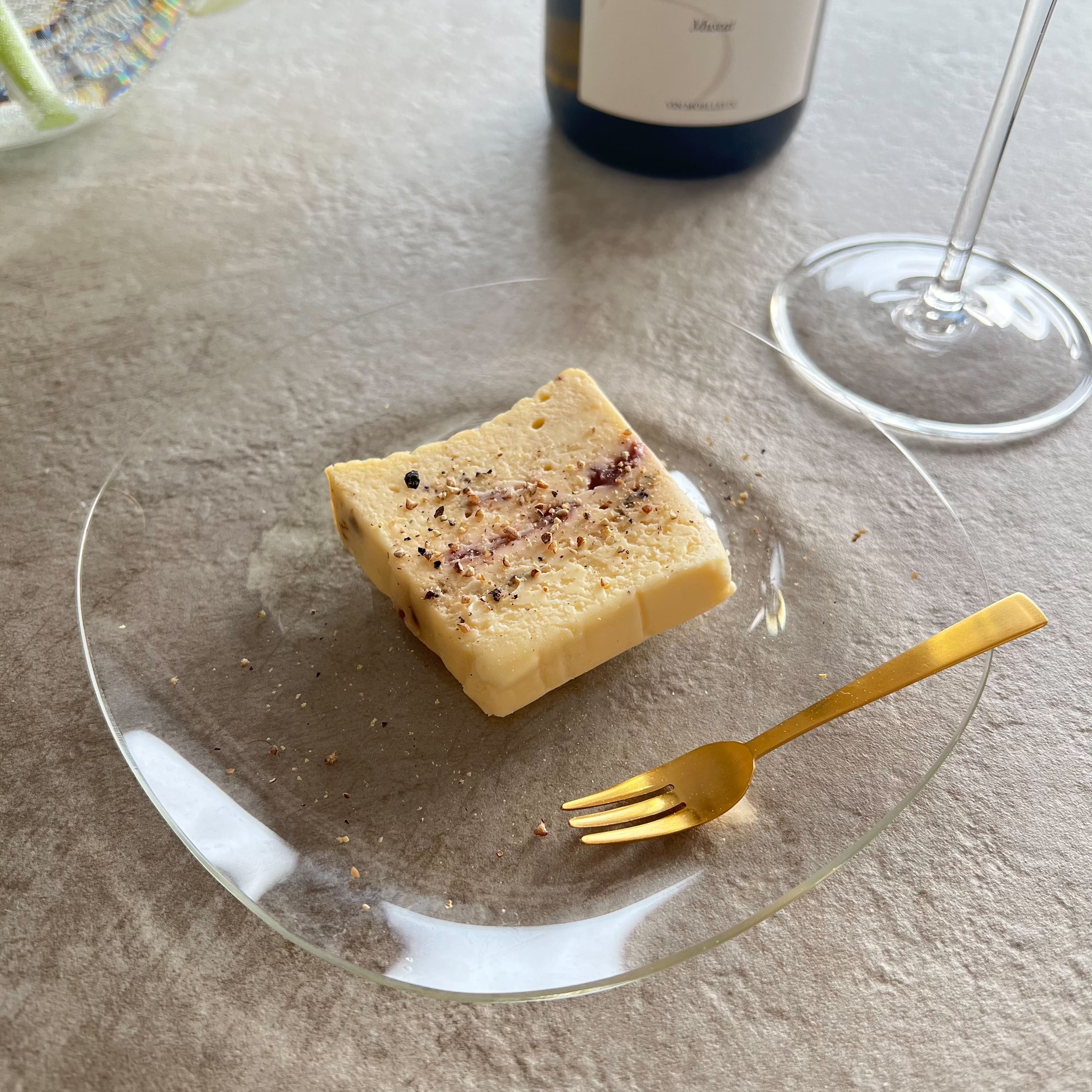【バレンタイン限定】苺と黒胡椒のチーズケーキ