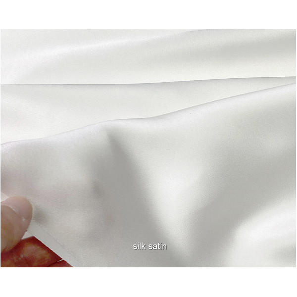 (京都 丹後 日本製) しっとり柔らかな16匁シルクサテンの無地ロング 白スカーフ 35cm×150cm silk100%