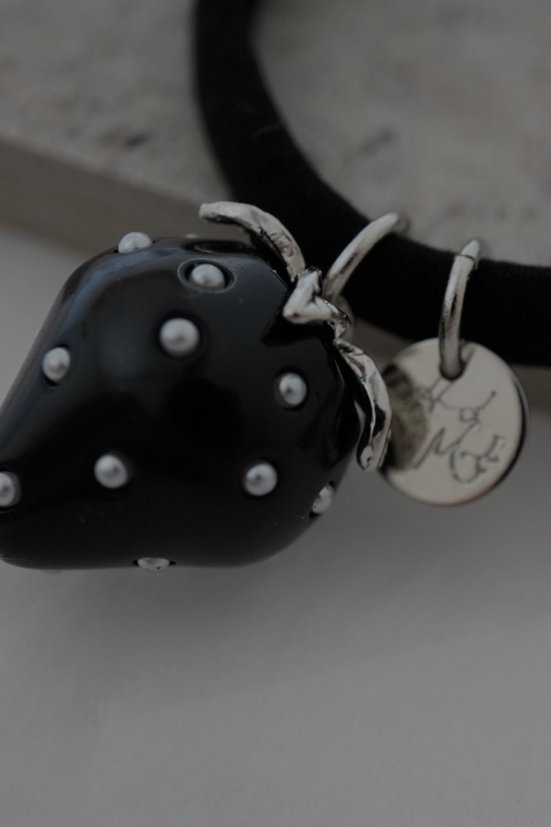 いちごシリーズ カラフルいちご黒猫ちゃんラウンドレジンヘアゴム お