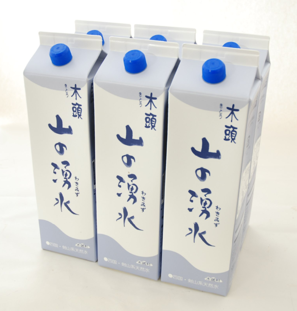 山の湧水