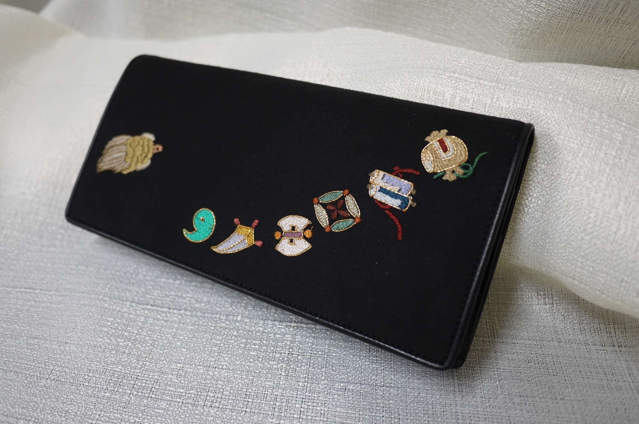 【長財布（二つ折り）】　宝尽くし