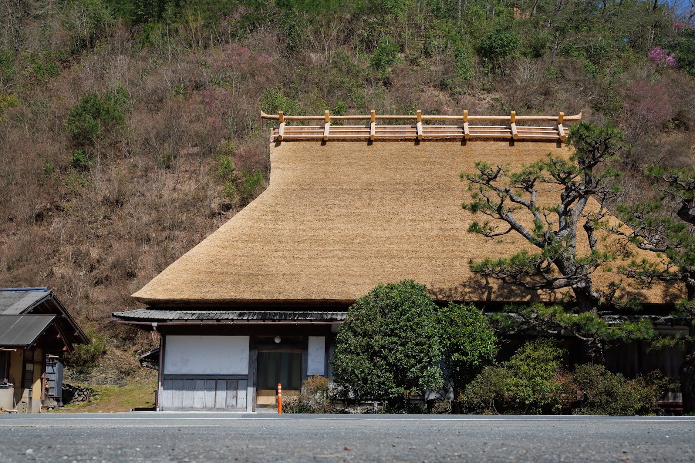 【2名様宿泊券】茅葺古民家で昔ながらの囲炉裏を愉しむ♪囲炉裏で地鶏鍋【１泊２食付】