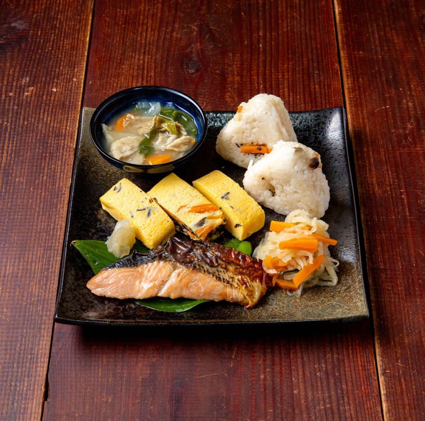 壬生の出汁巻き・京のおばんざいセット（鮭の柚庵焼き定食）